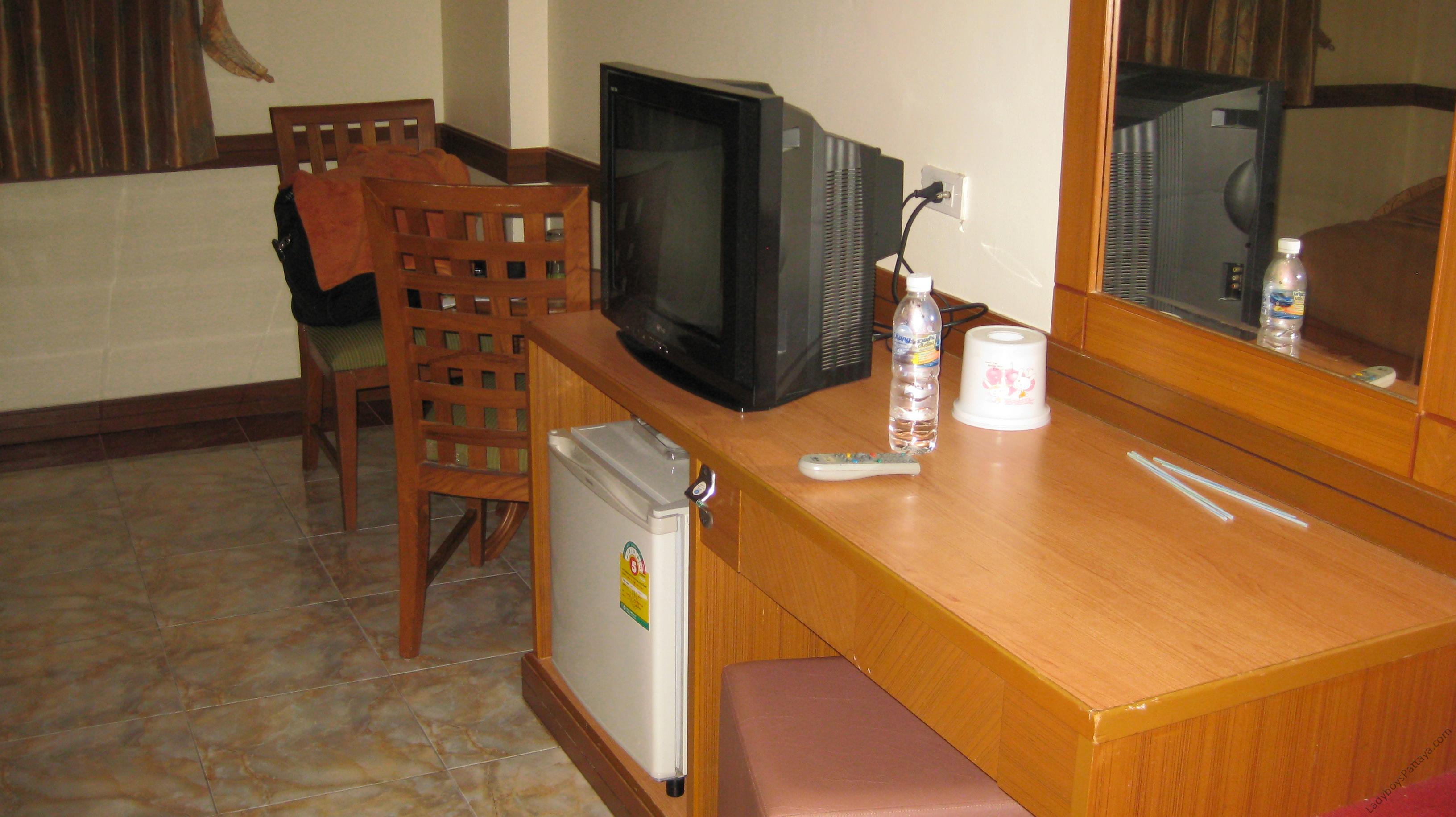 Attached Image: May 2011 Thai 005.JPG