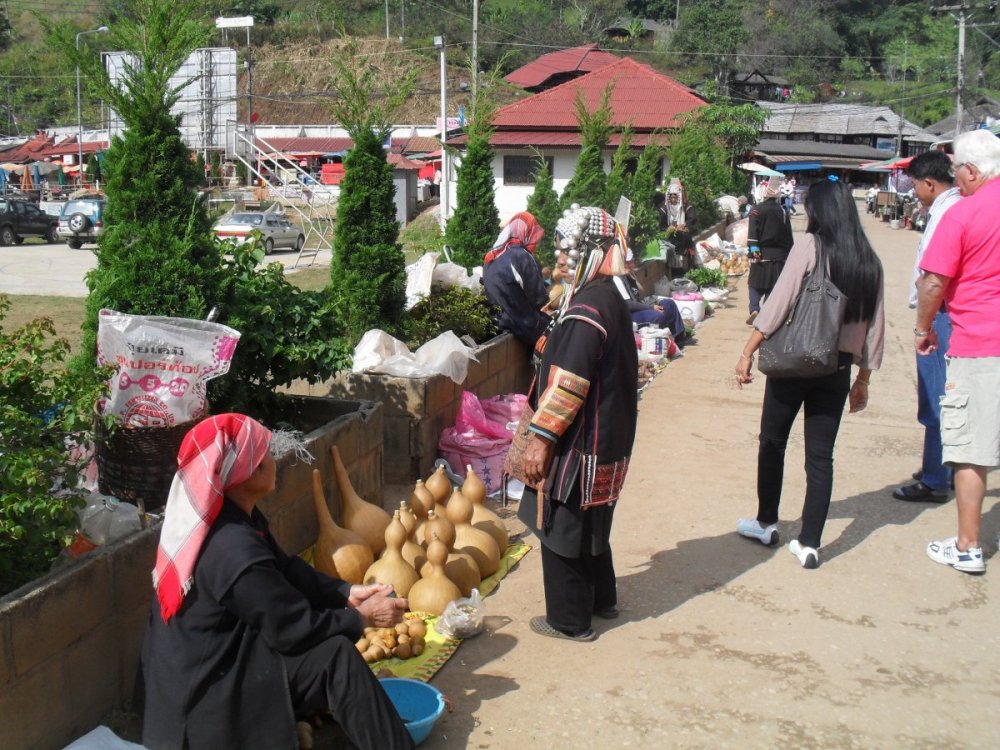 market at Ban Luang 1.jpg