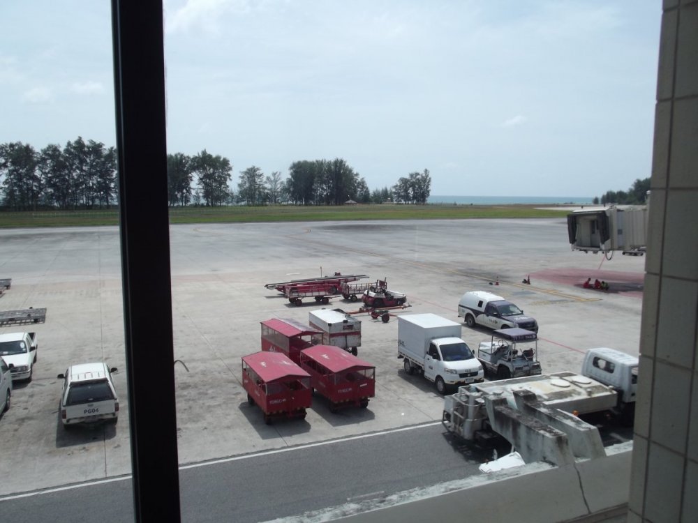 Phucket Airport.jpg