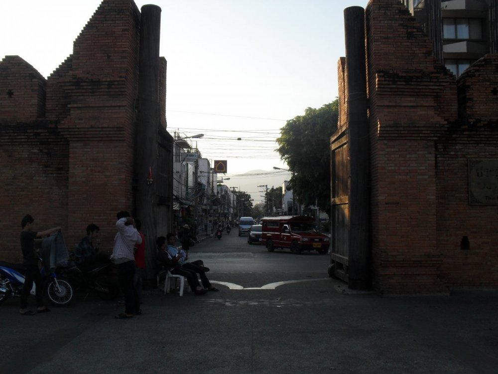 Rebuilt gates of Chaing Mai city.jpg